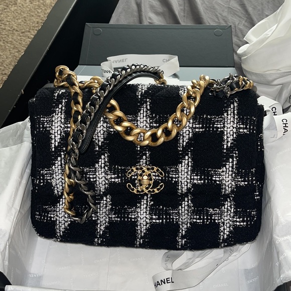 🦄🦄🦄Chanel 19 Large Tweed mixed metal🦄🦄🦄 - Picture 3 of 9